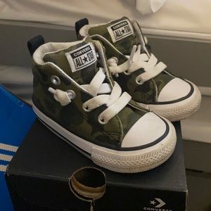 Converse army print toddler boy sneakers size 5c
